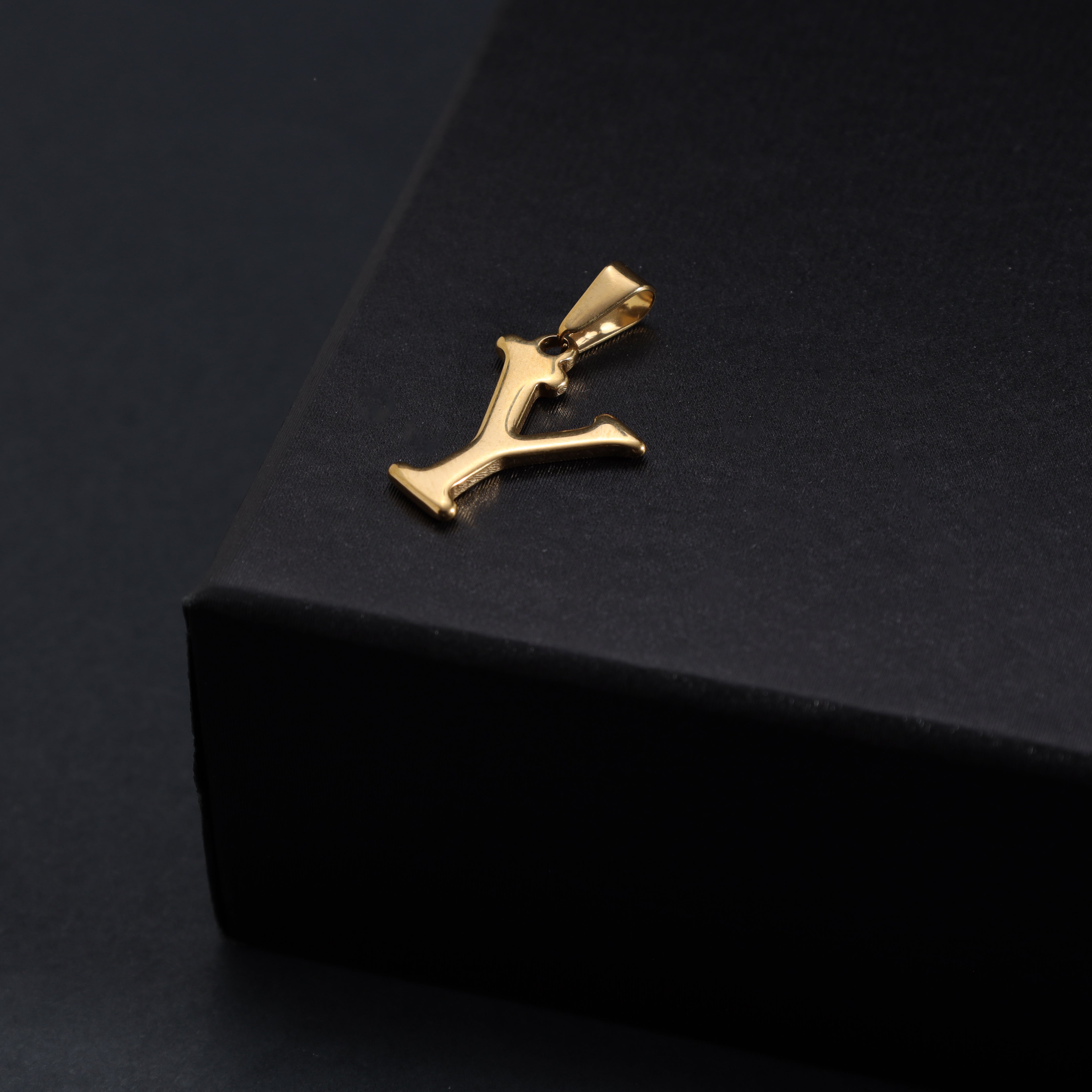 A-Z Alphabet Anhänger aus Edelstahl 18K Vergoldet
