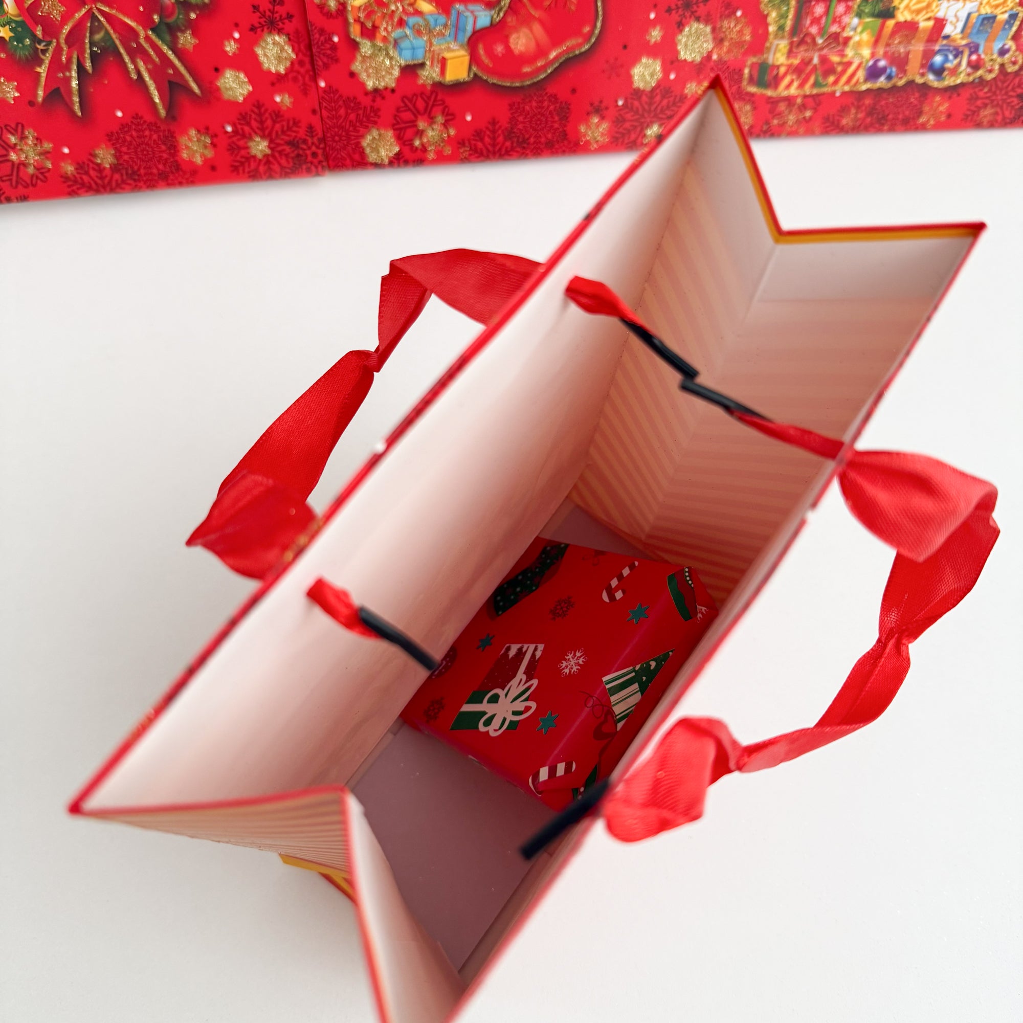 Weihnachtliche Geschenkverpackung inkl. Tüte und Schmuckschachtel weiß