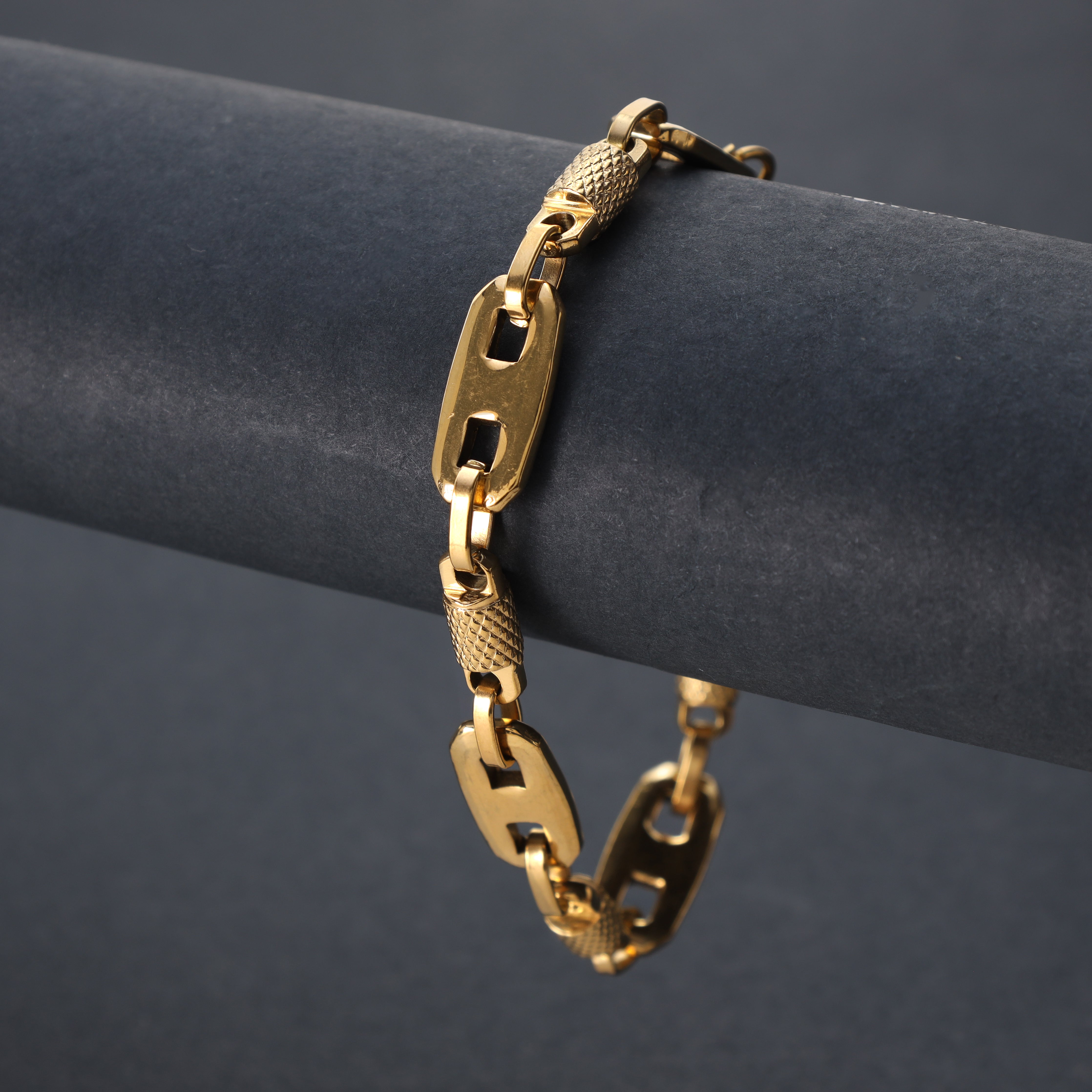 Plate chain bracelet 9mm wide 21cm made of stainless steel 18K gold plated 