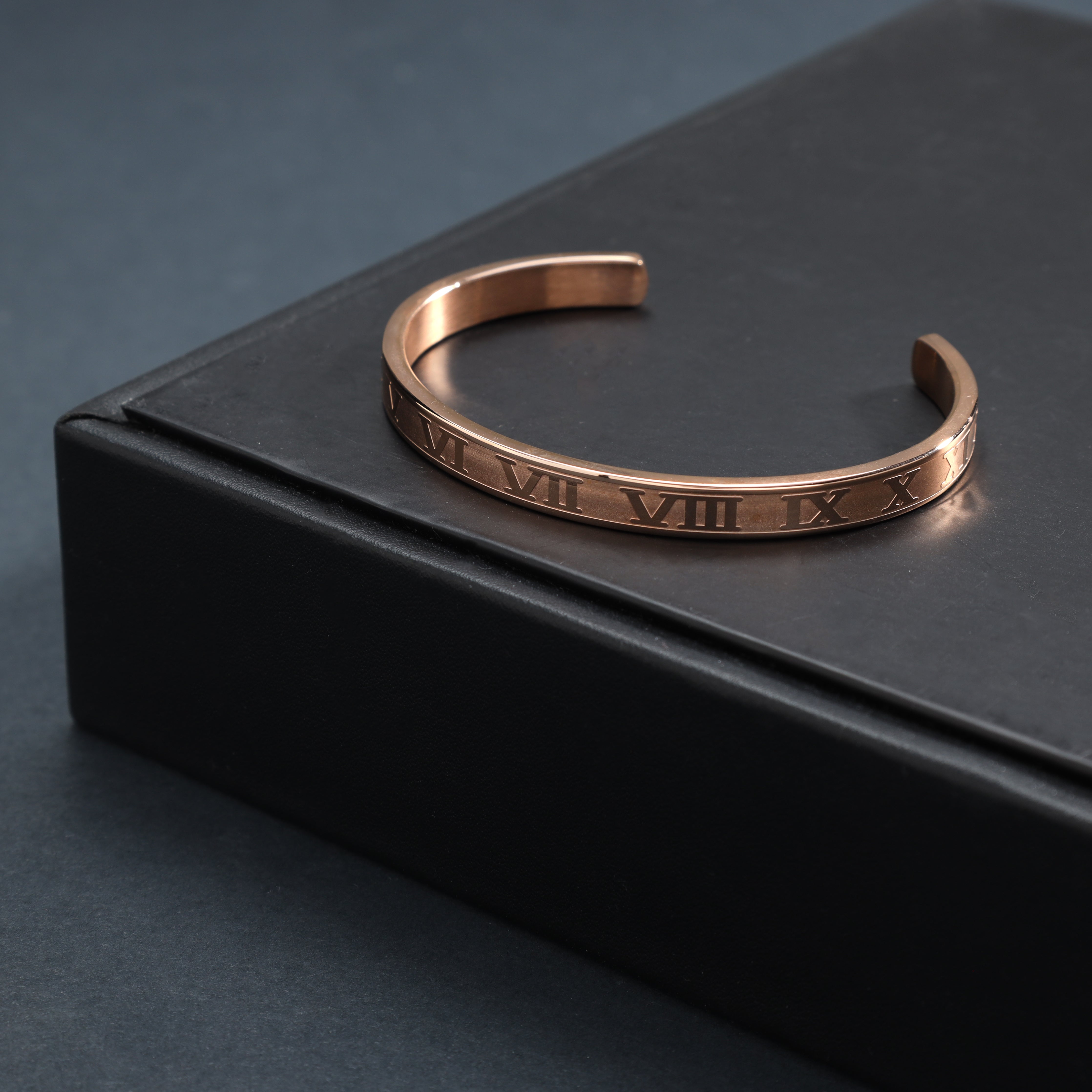 Bangle bracelet Roman numerals 4mm wide made of stainless steel rose gold plated 