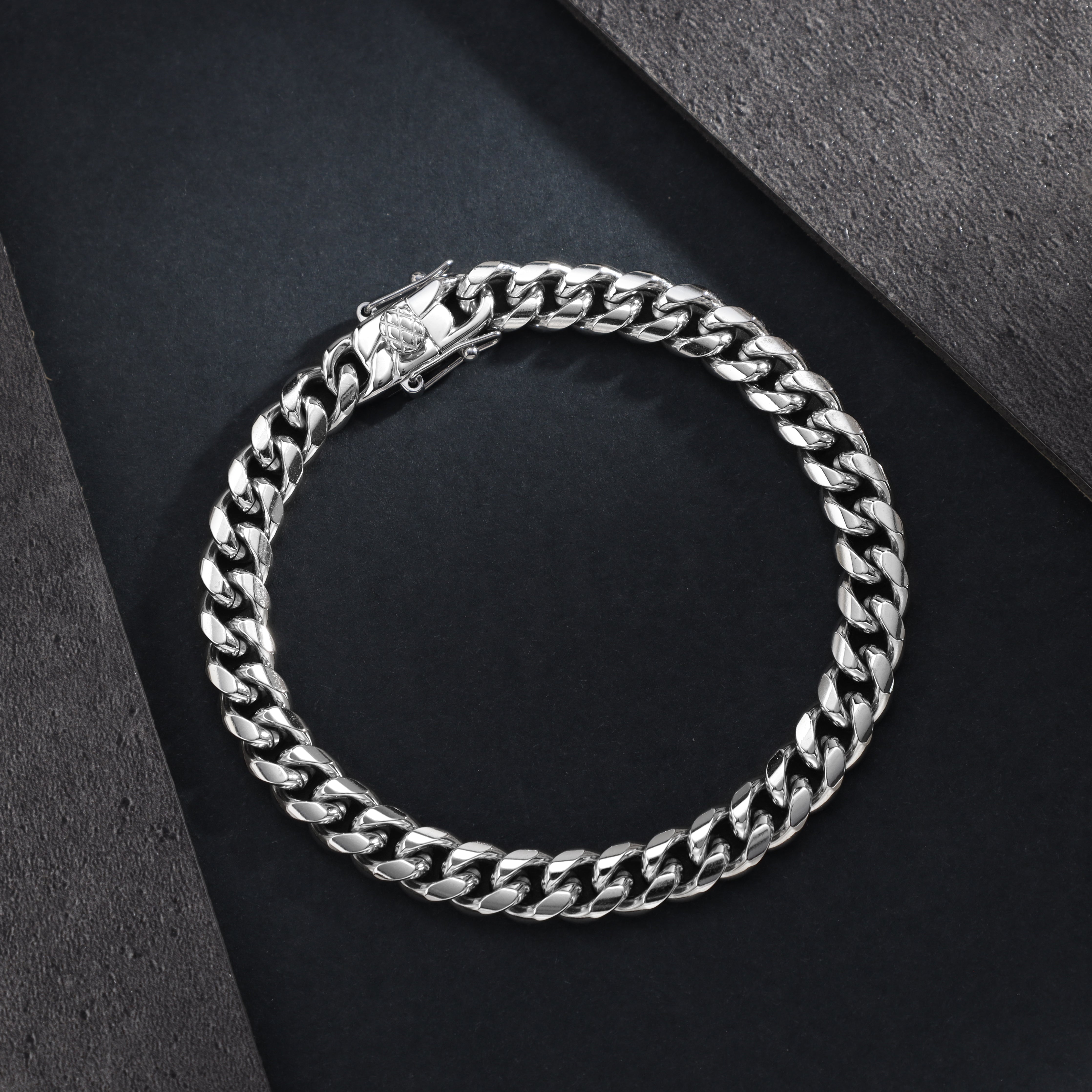 8mm Miami Cuban Link Bracelet 21cm made of stainless steel 