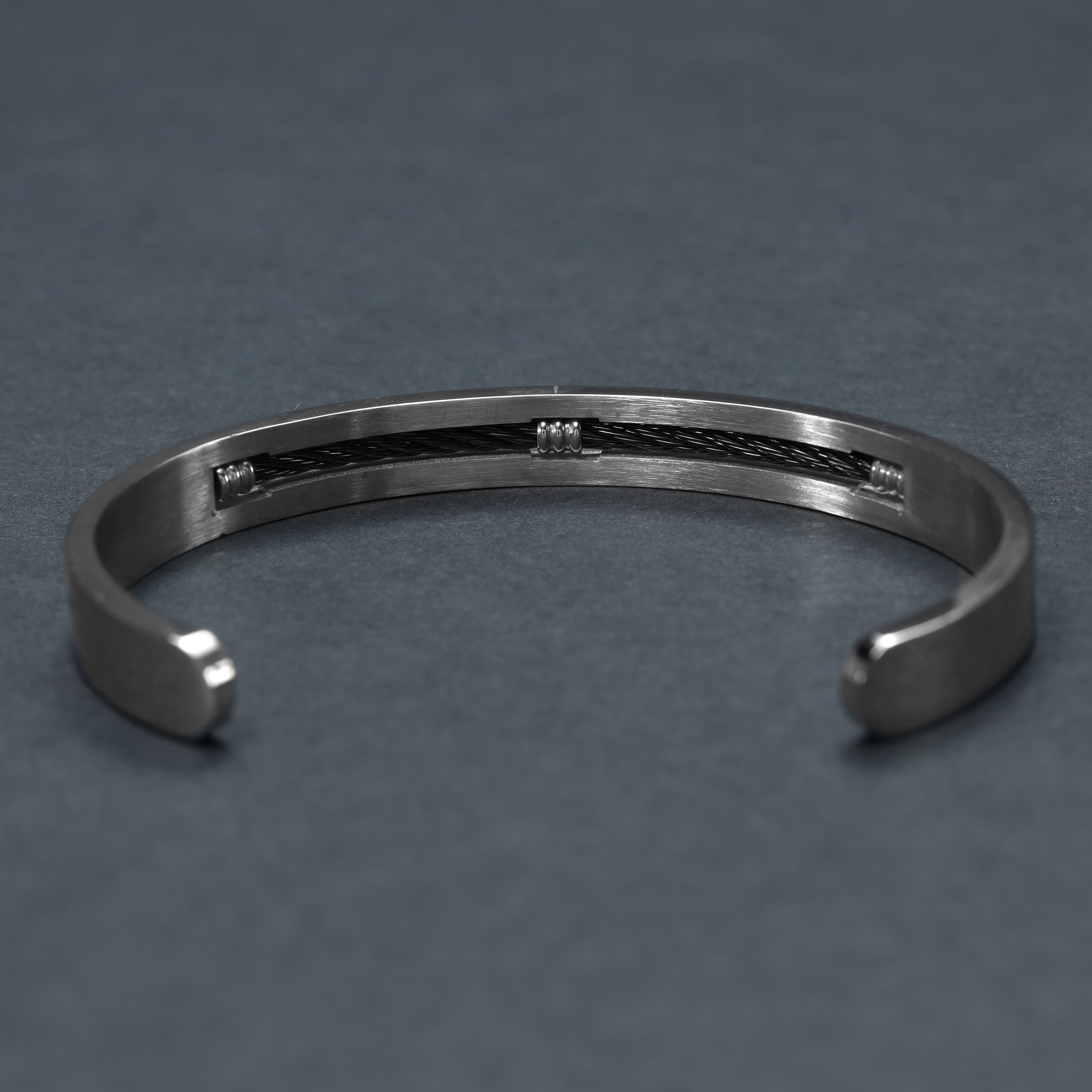 8mm bangle bracelet with cord chain element made of stainless steel 