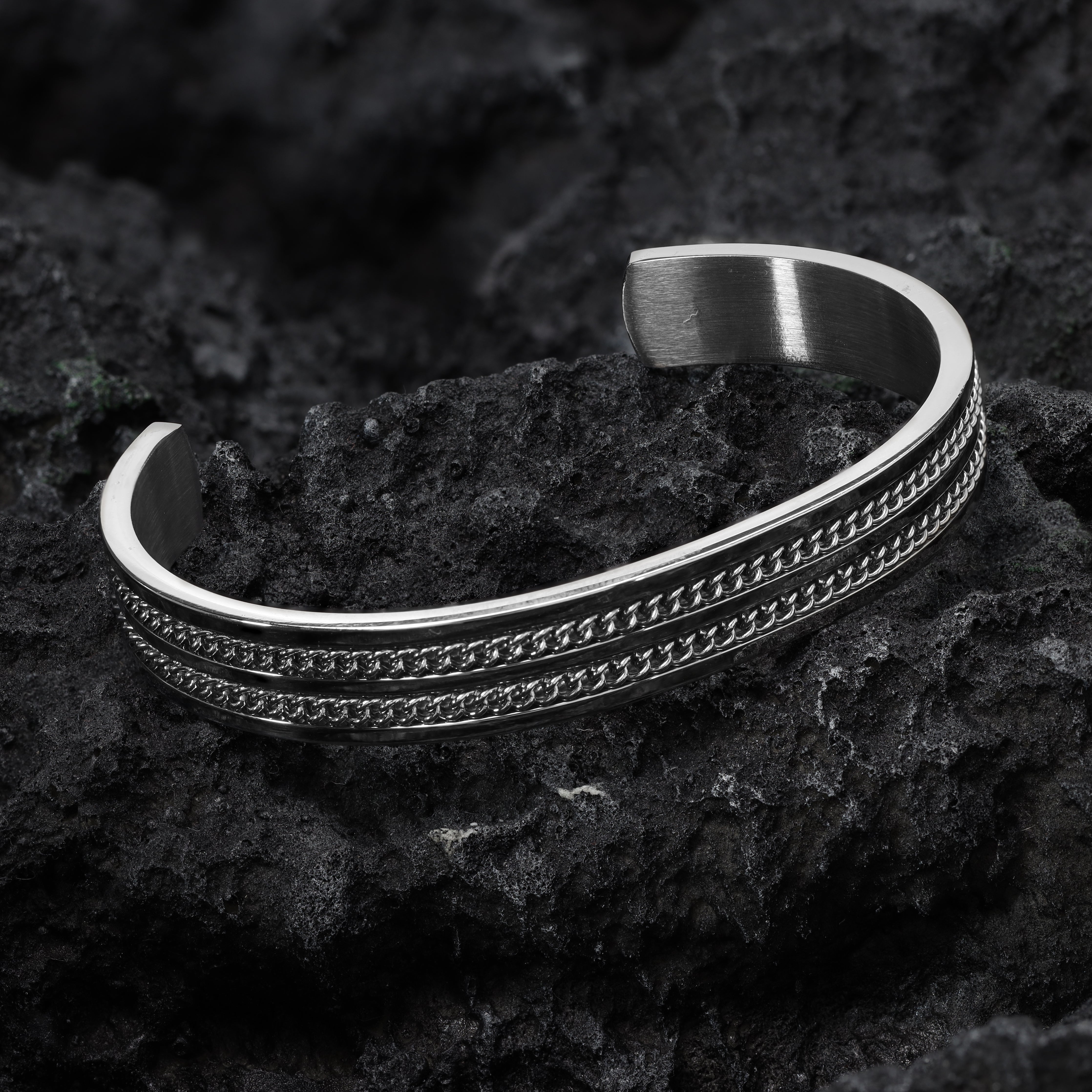 10mm bangle bracelet with curb chain element made of stainless steel