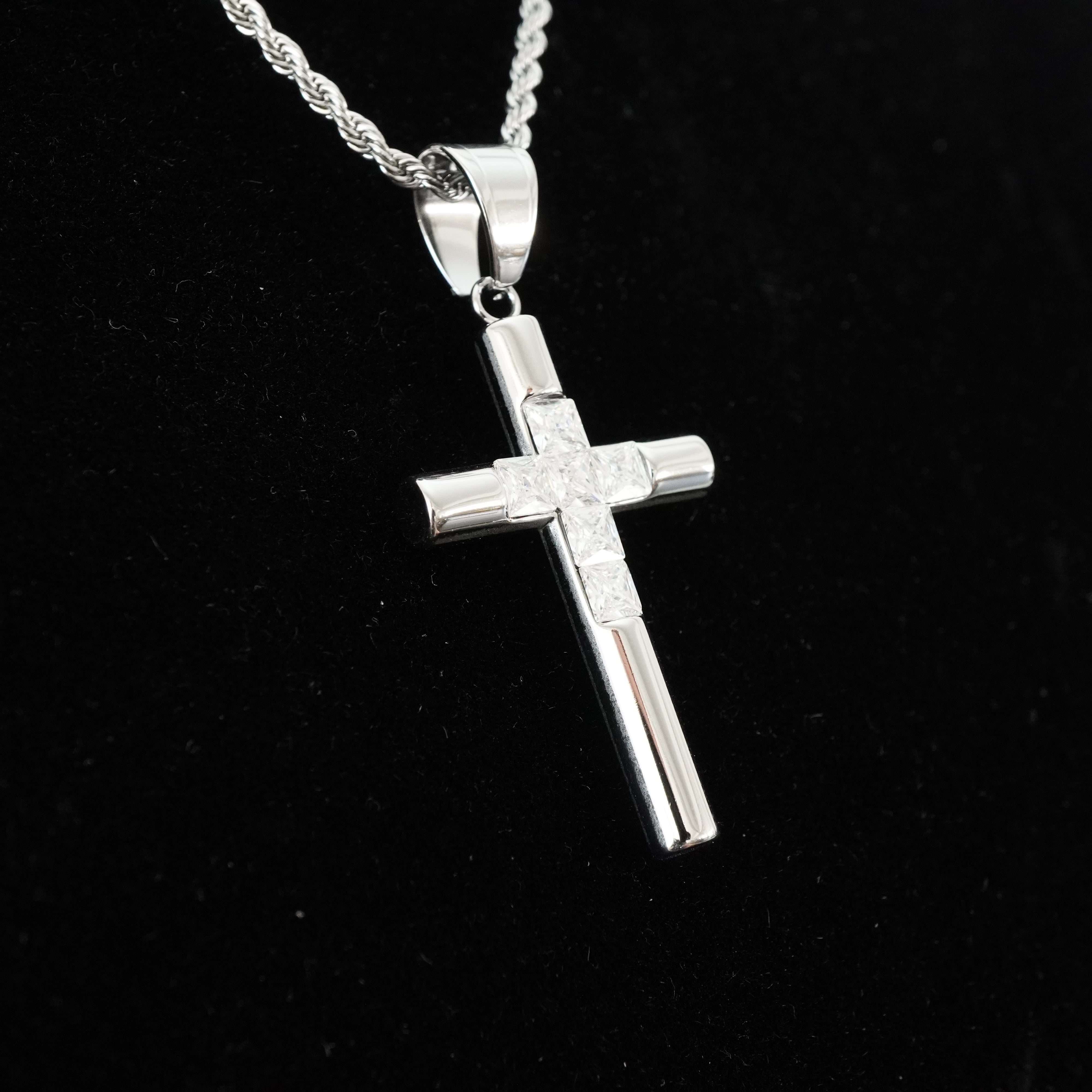 Kreuz Anhänger Iced Out Stil aus Edelstahl