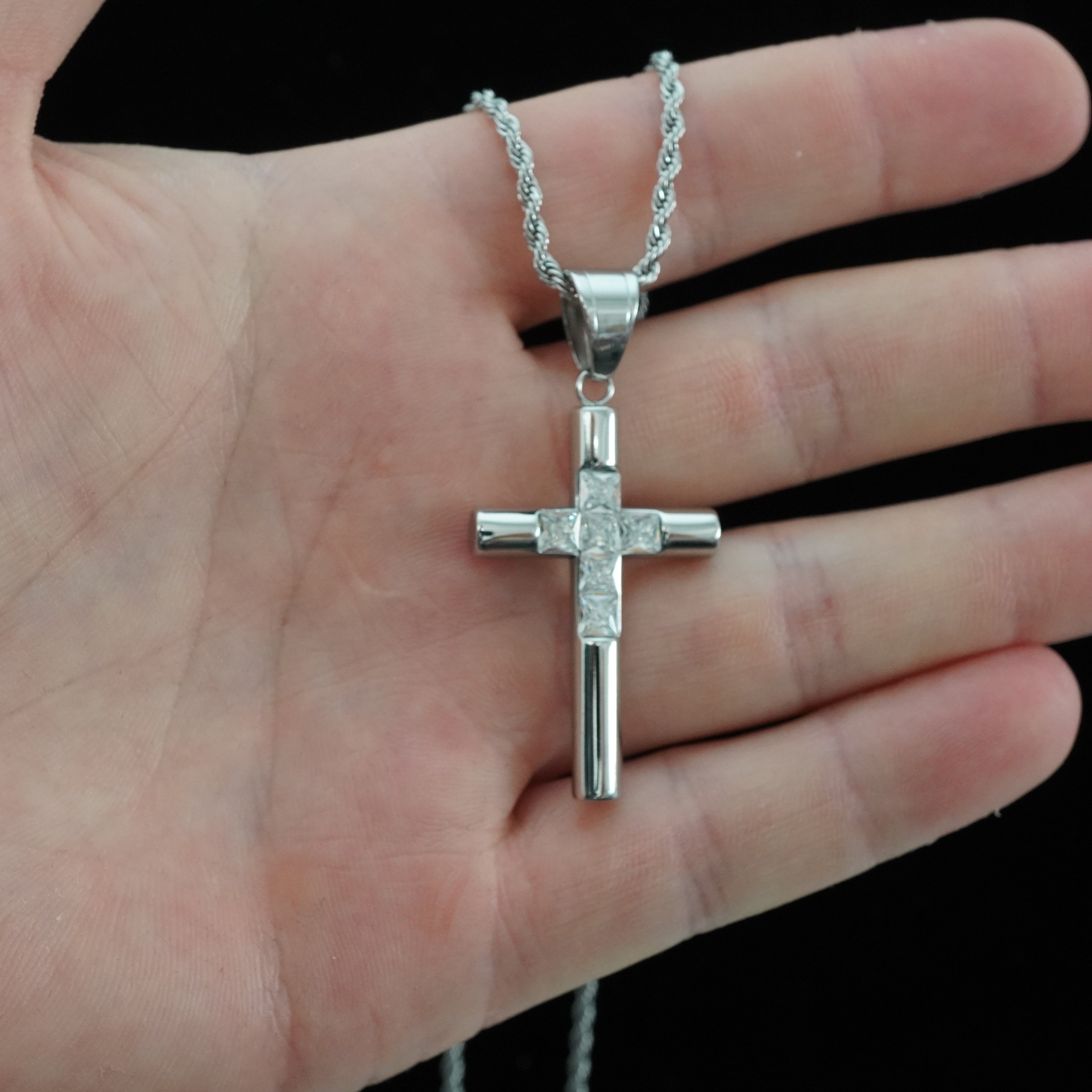 Kreuz Anhänger Iced Out Stil aus Edelstahl