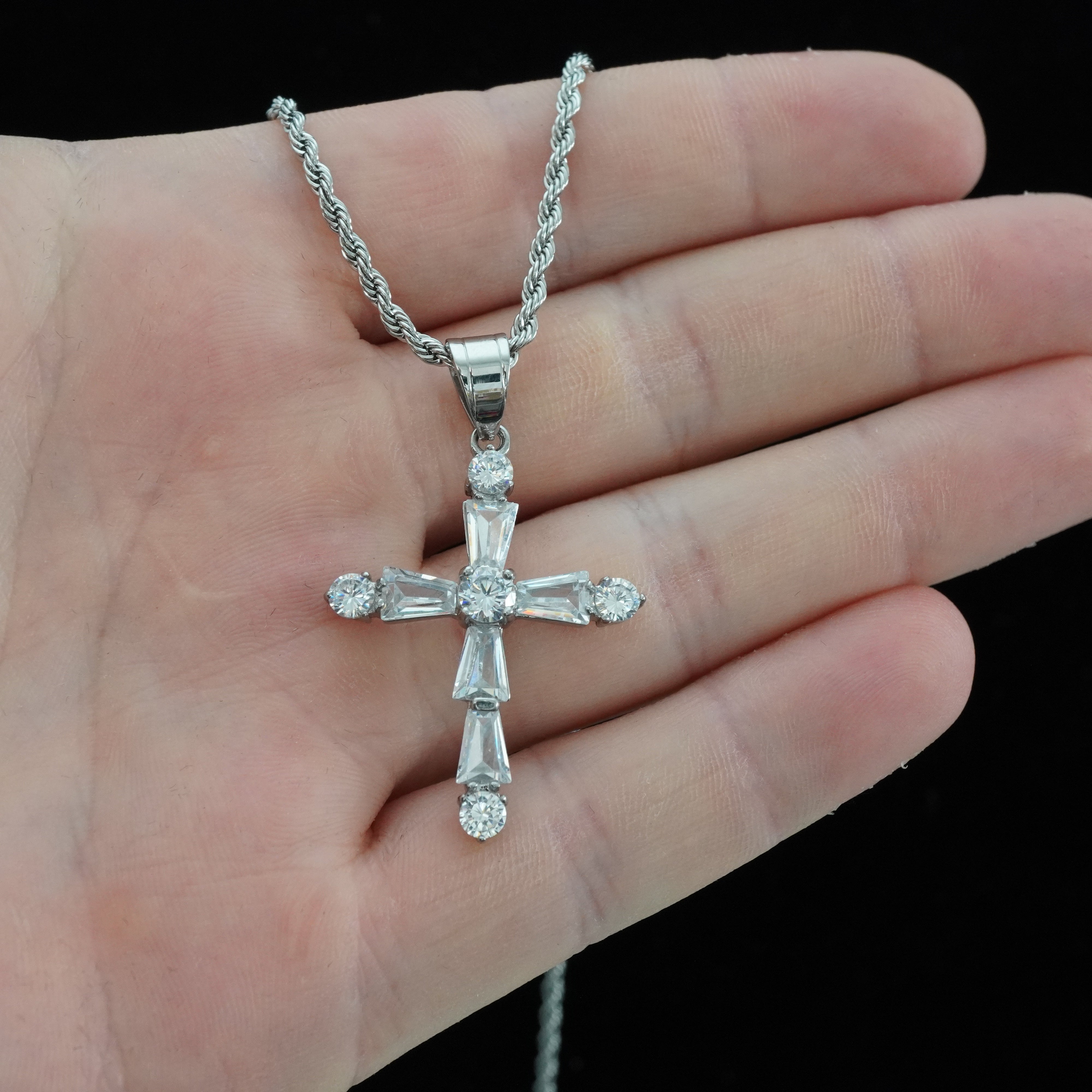 Kreuz Anhänger Iced Out Stil aus Edelstahl