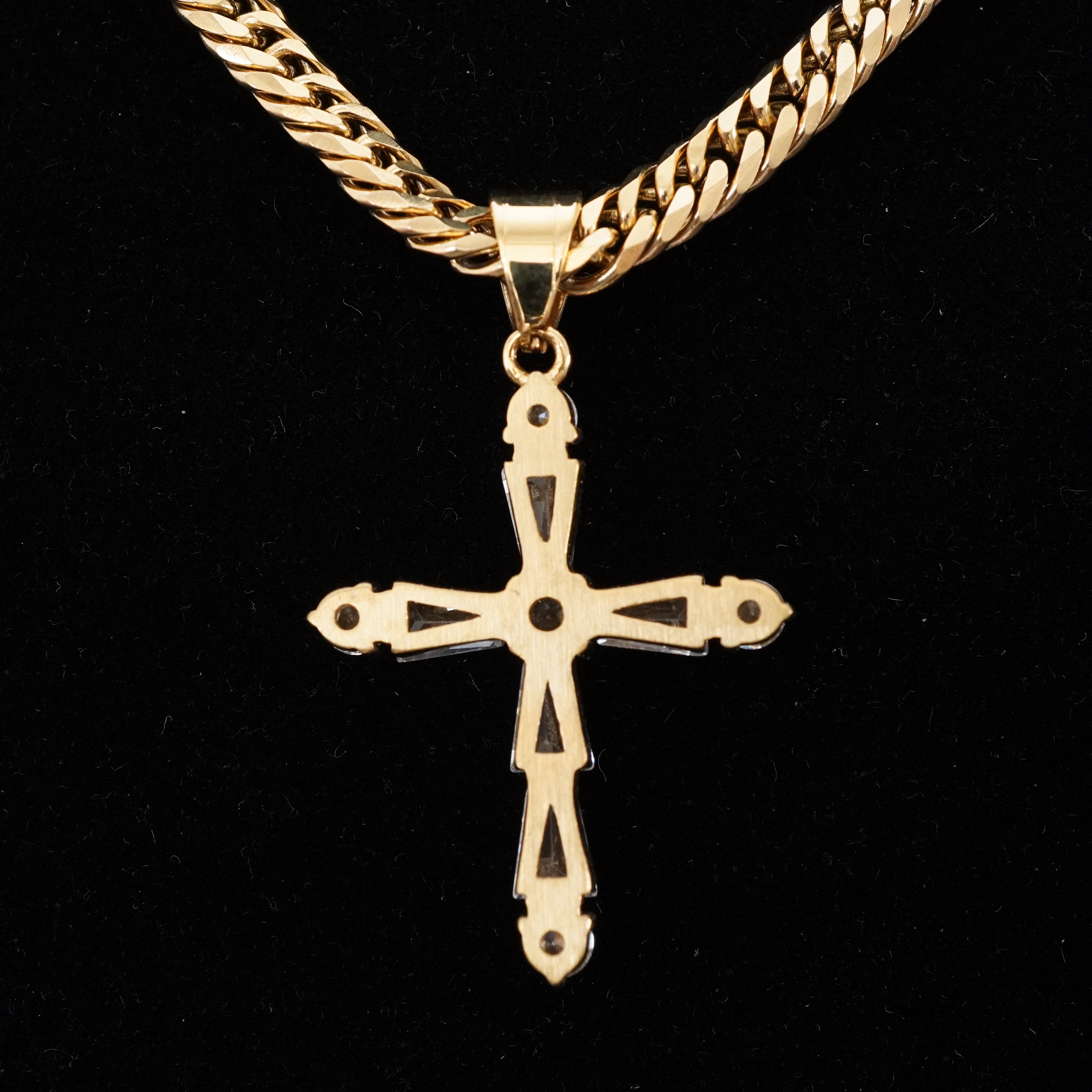 Kreuz Anhänger Iced Out Stil aus Edelstahl vergoldet