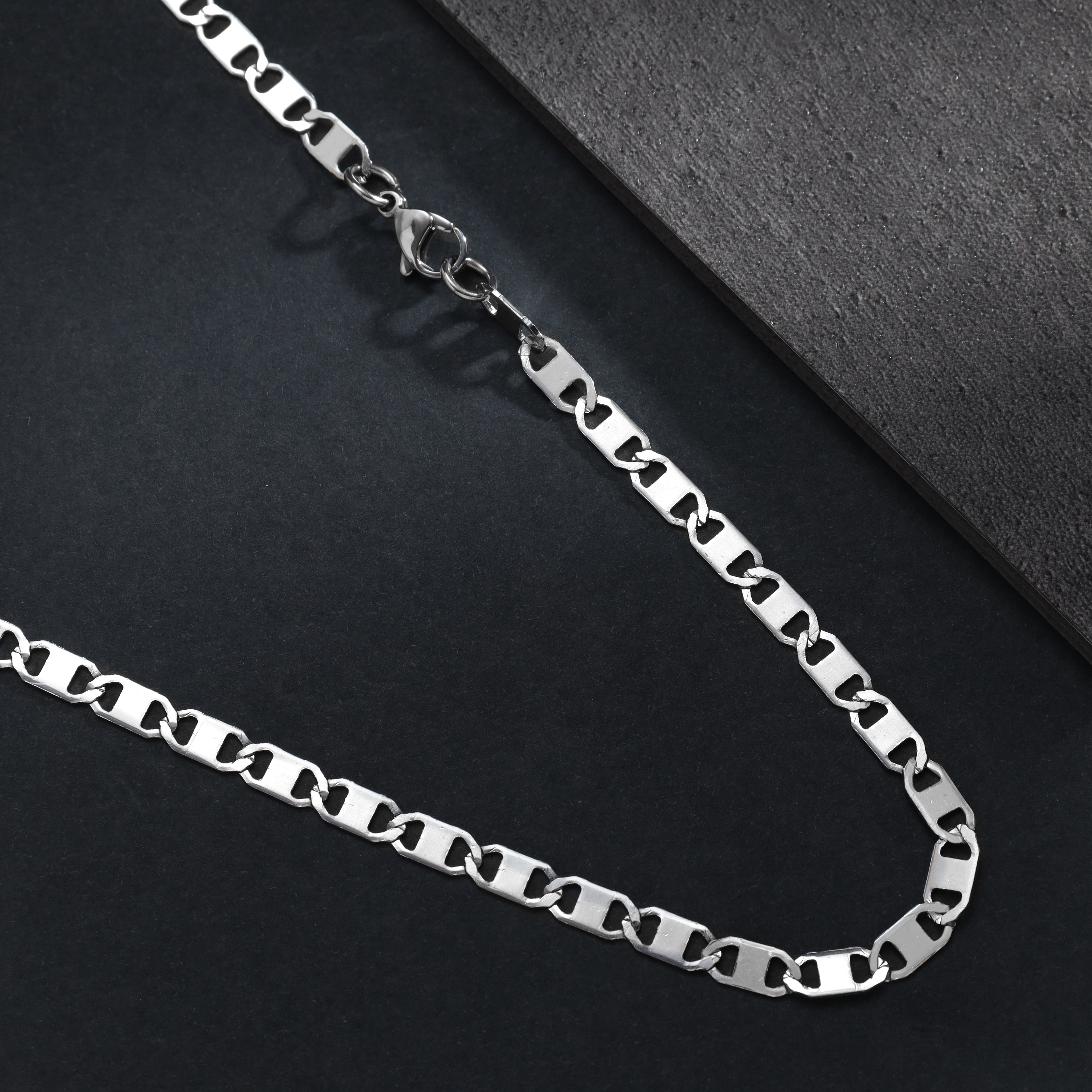 Flat plate chain 5mm wide 60cm made of stainless steel 