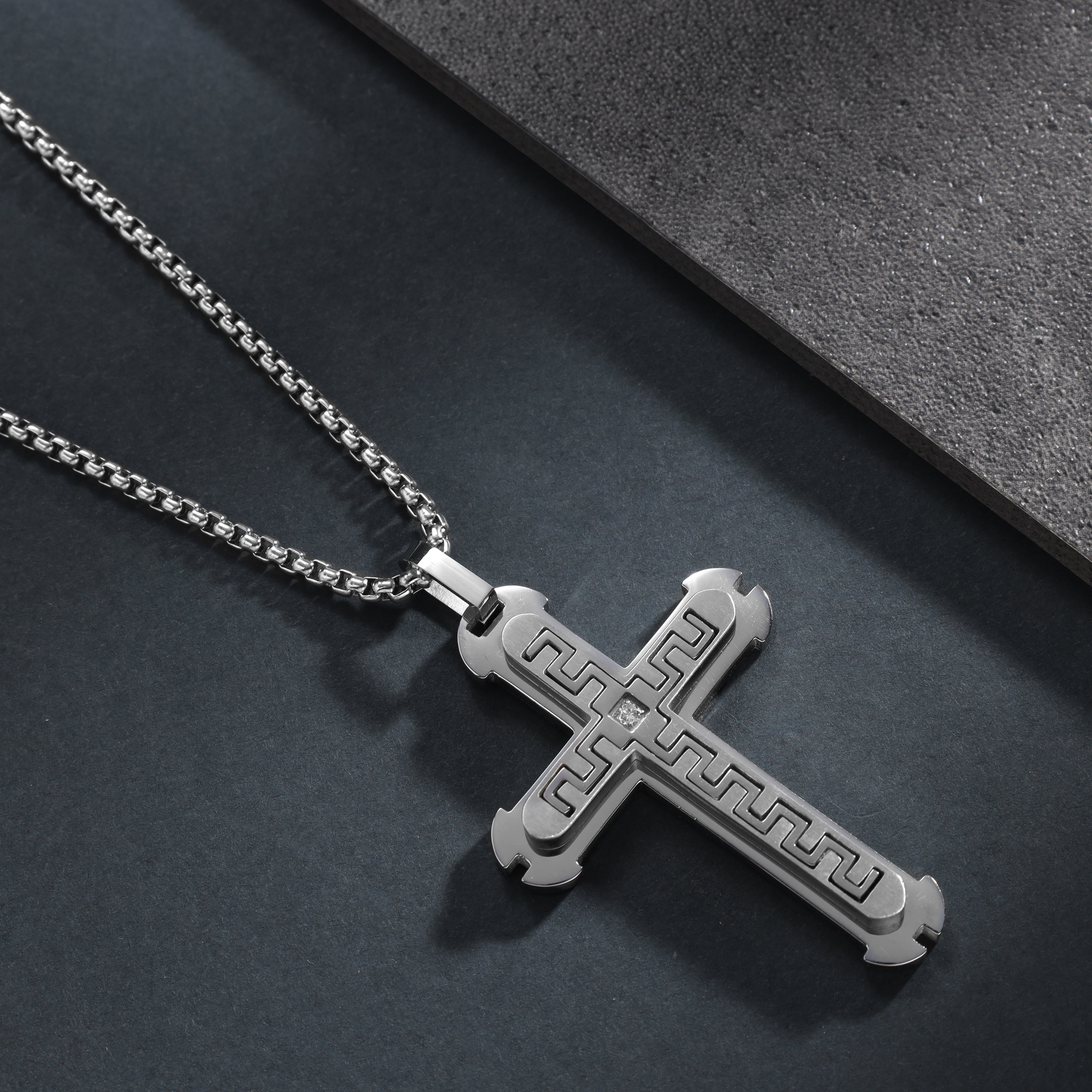 Box Chain Necklace with Cross Pendant made of Stainless Steel