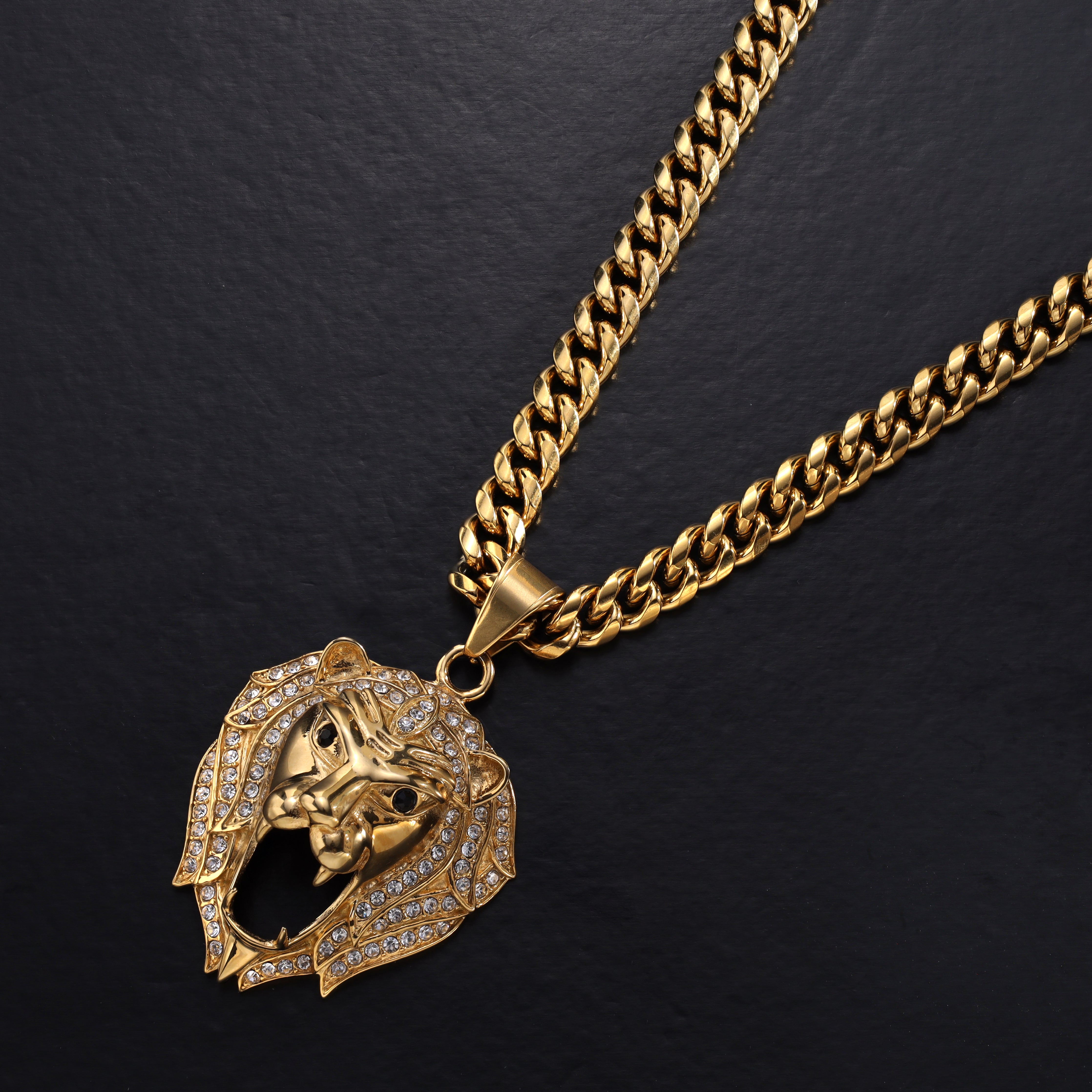 Großer Iced Out Stil Löwe Anhänger aus Edelstahl 18K Vergoldet