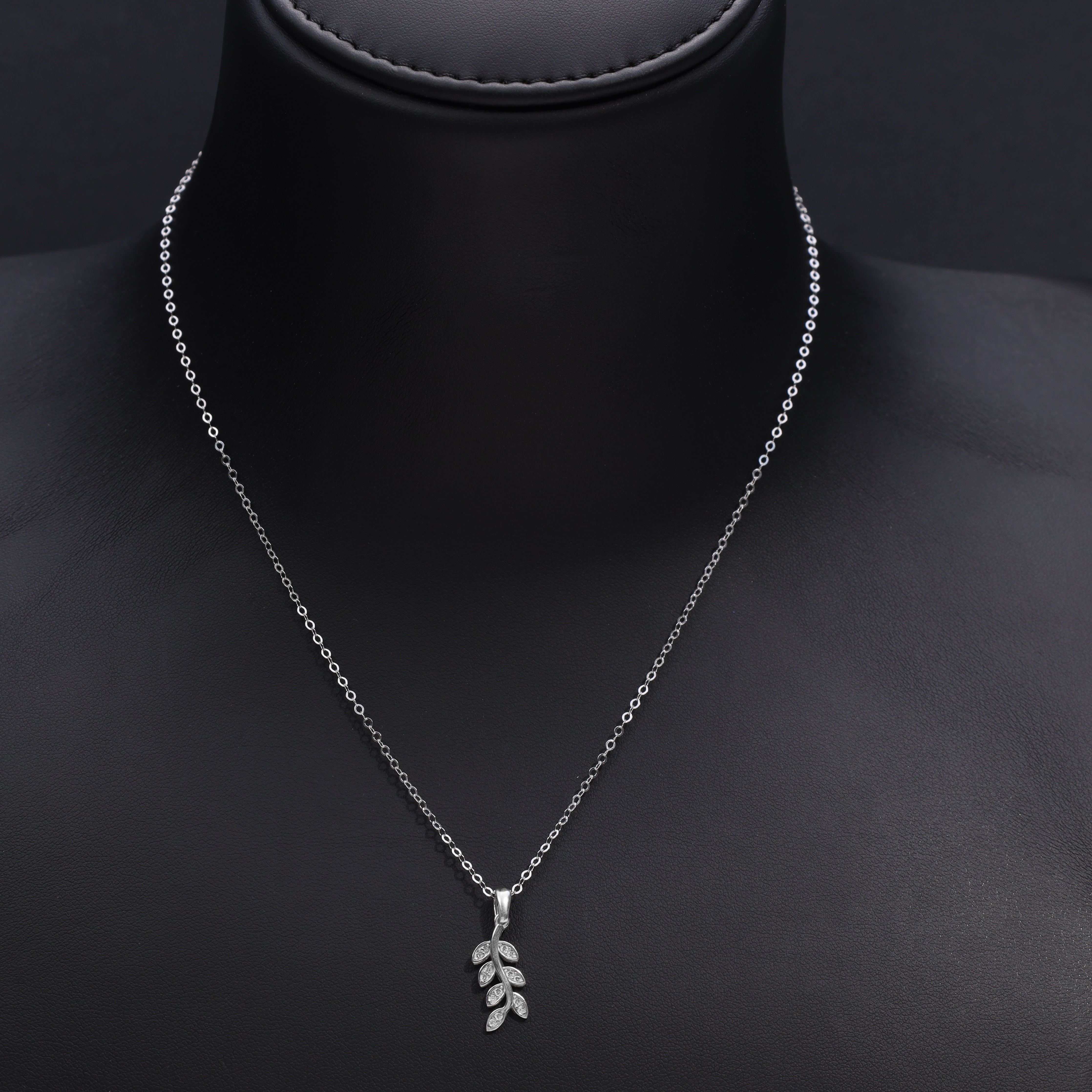 Ladies anchor chain with iced out style leaf pendant made of 925 Sterling silver