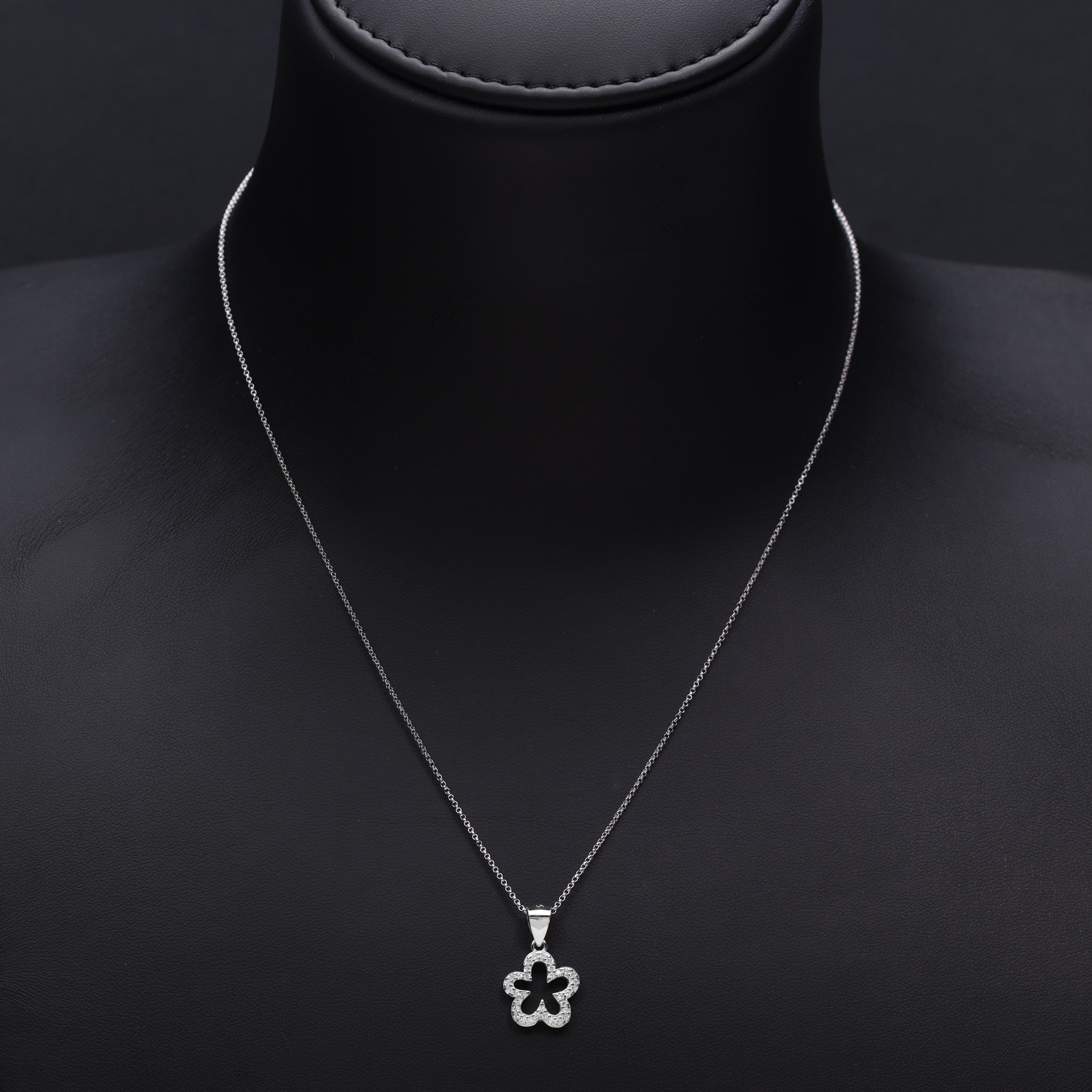 Women's box chain with iced out style clover pendant made of 925 sterling silver