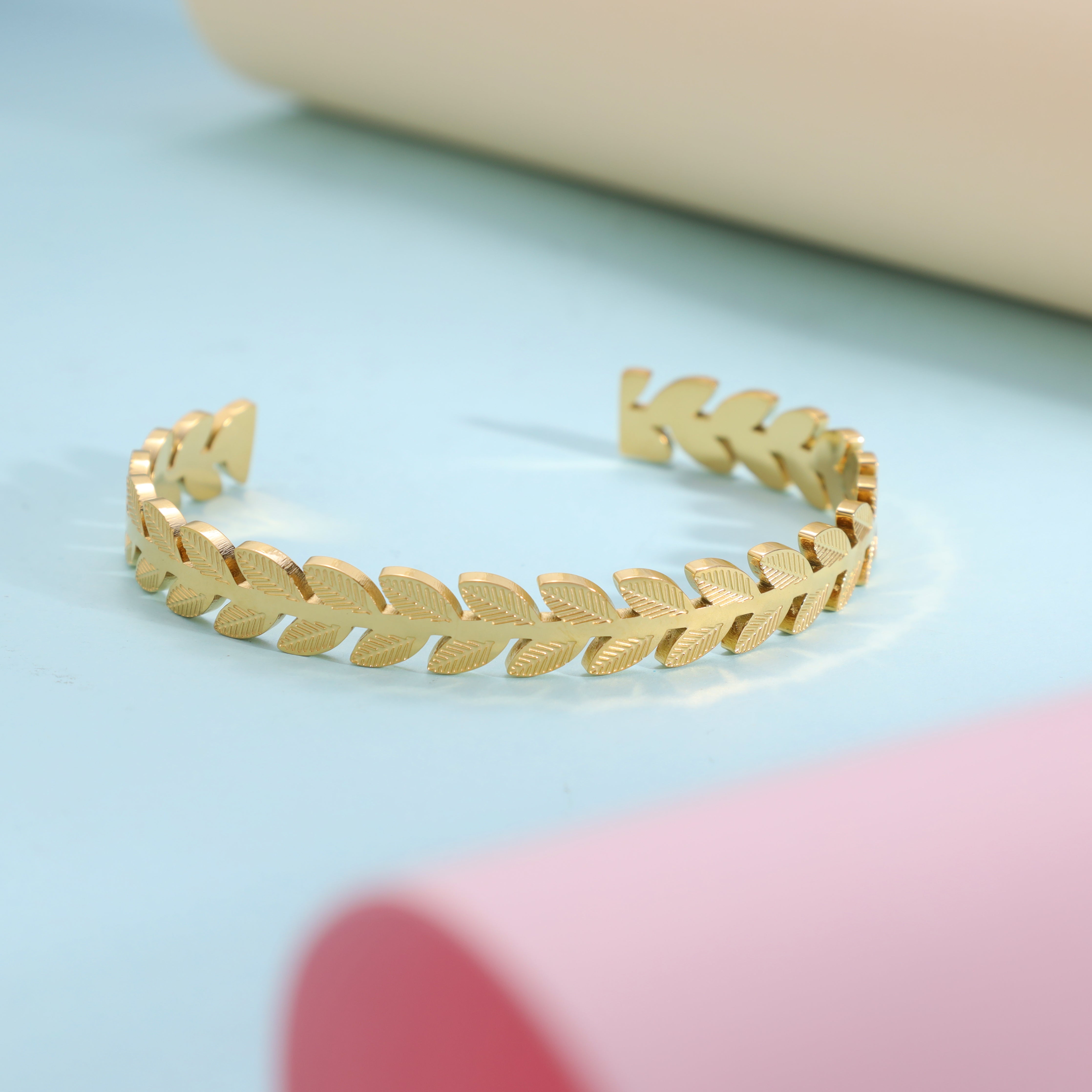 8mm Ladies Bangles Leaves Bracelet made of Stainless Steel 18K Gold Plated 