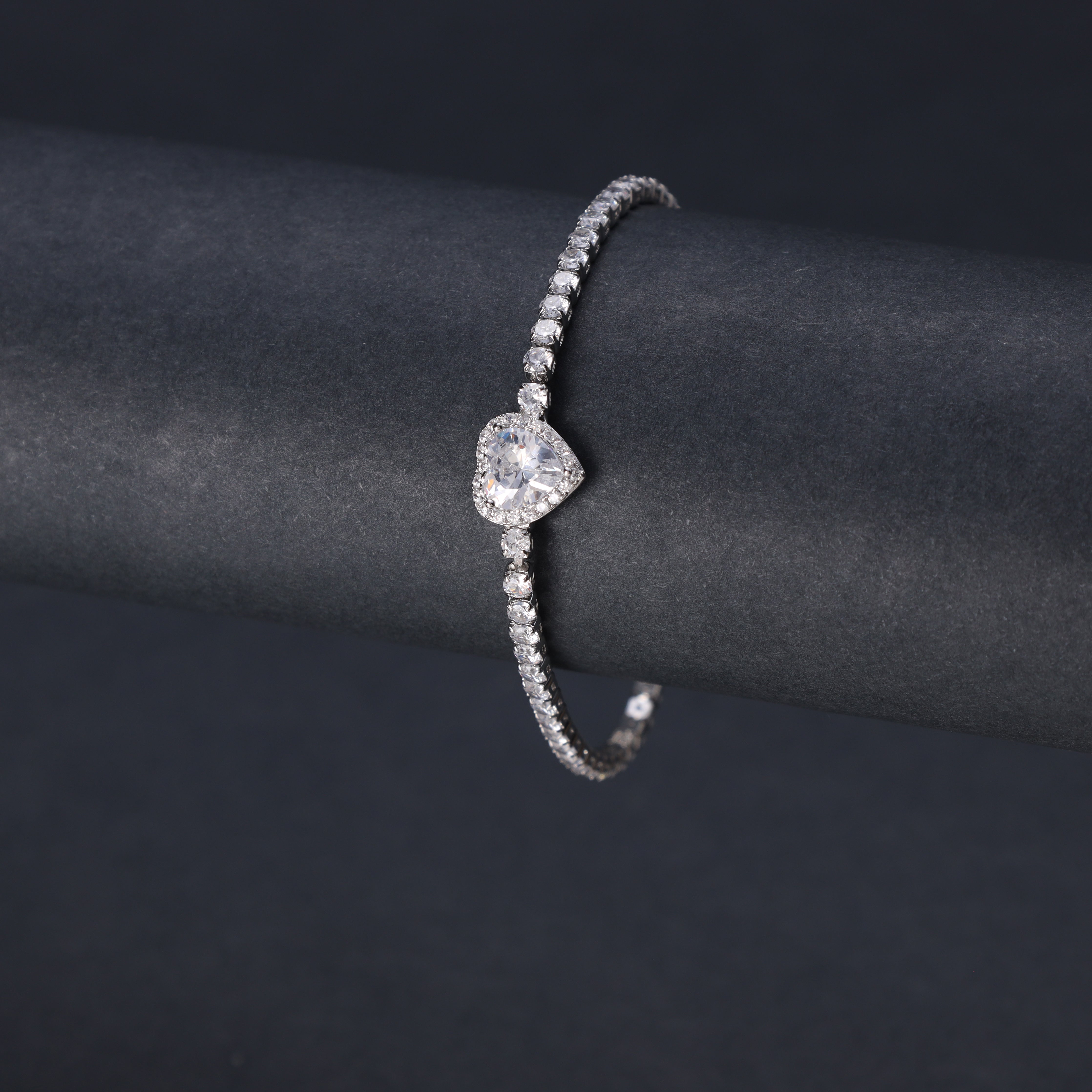 Damen Tennis Chain Iced out stil mit Hertz Armband 2mm aus Edelstahl - Taipan Schmuck