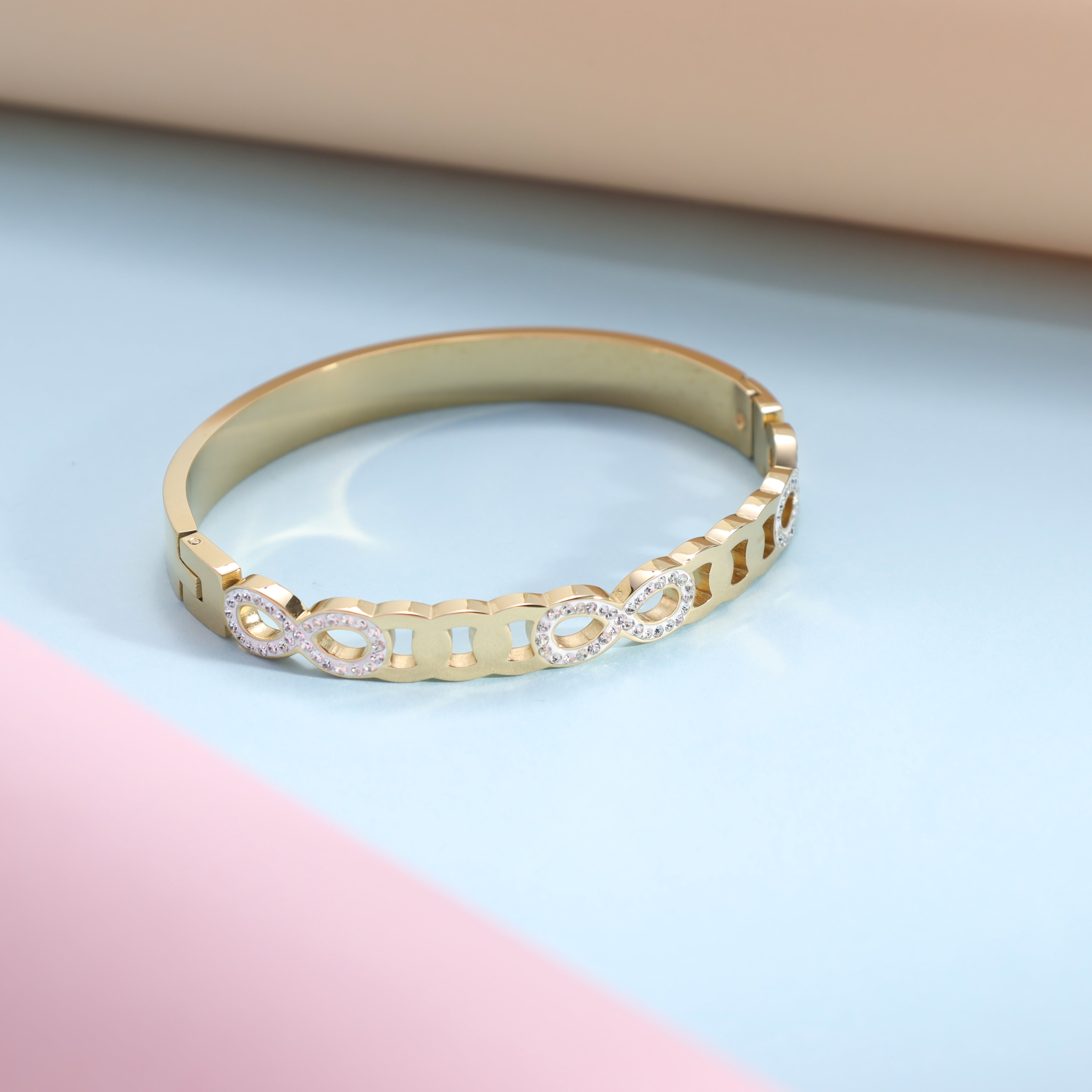 Armreifen armband mit Infinity design aus Edelstahl 18K Vergoldet - Taipan Schmuck