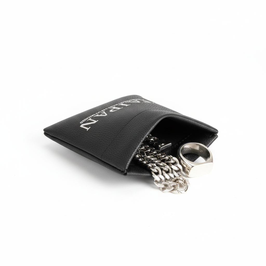 Lifestyle-Bild: TAIPAN Beutel mit Herrenschmuck