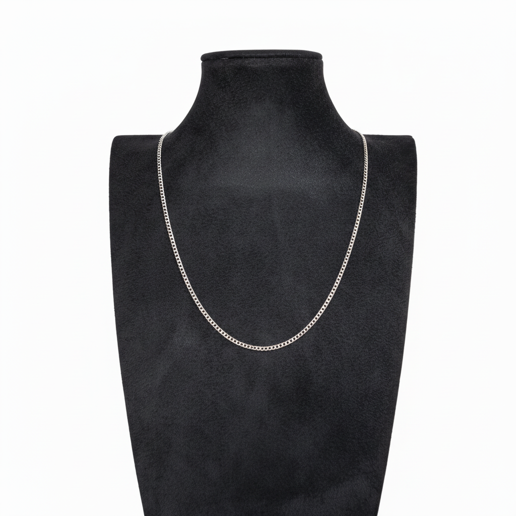 Schmuckbüste mit dünner Cuban Link Kette ohne Verschluss