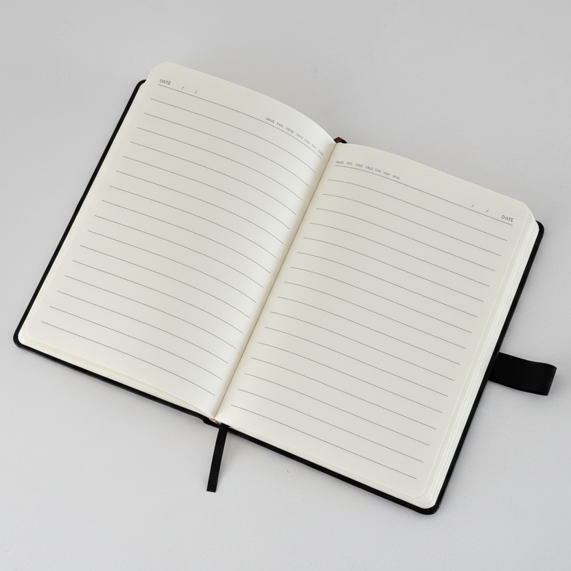 Taipan Notizbuch geöffnet – Studio Detailaufnahme