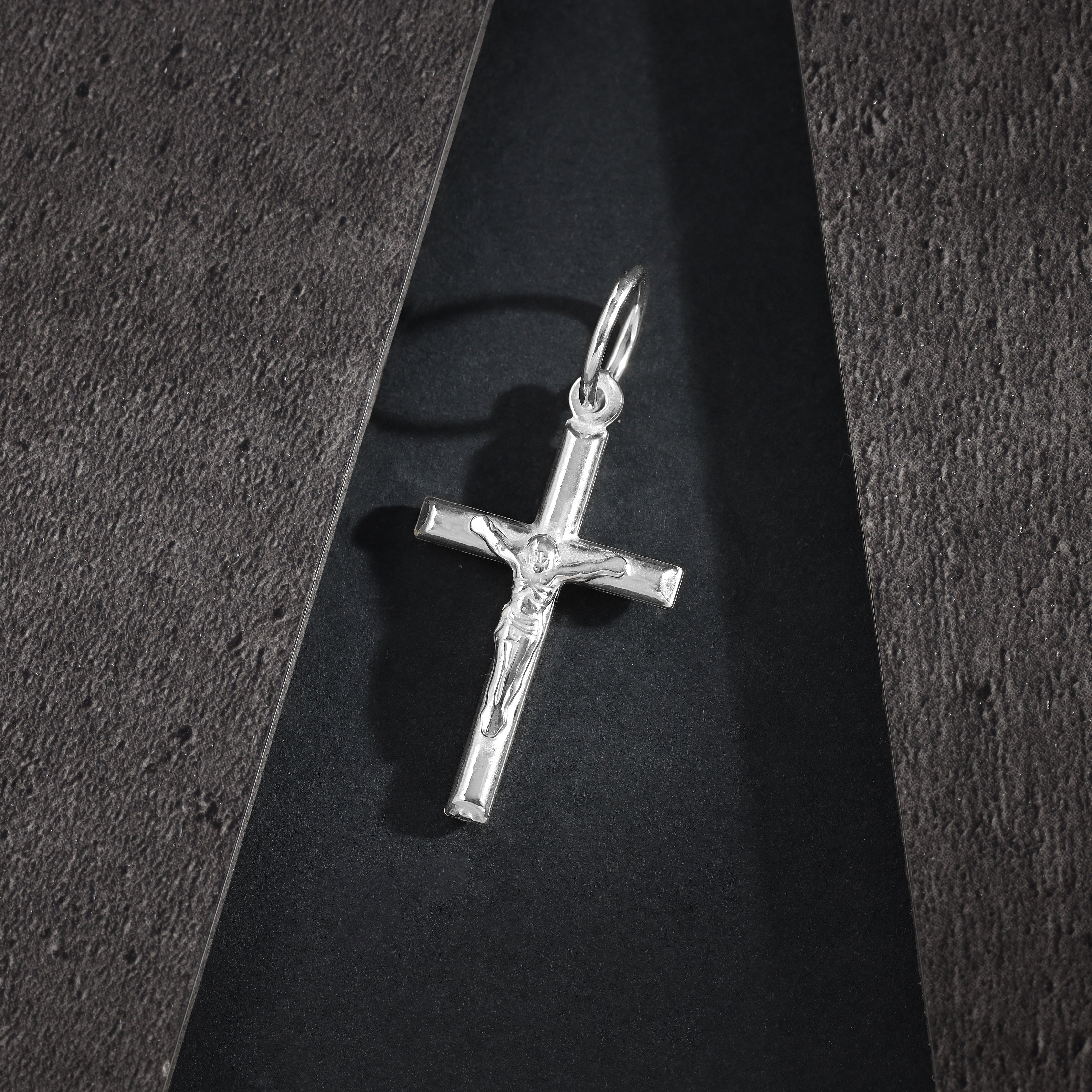 Kreuz mit Jesus Anhänger aus 925 Sterlingsilber (PE368) - Taipan Schmuck
